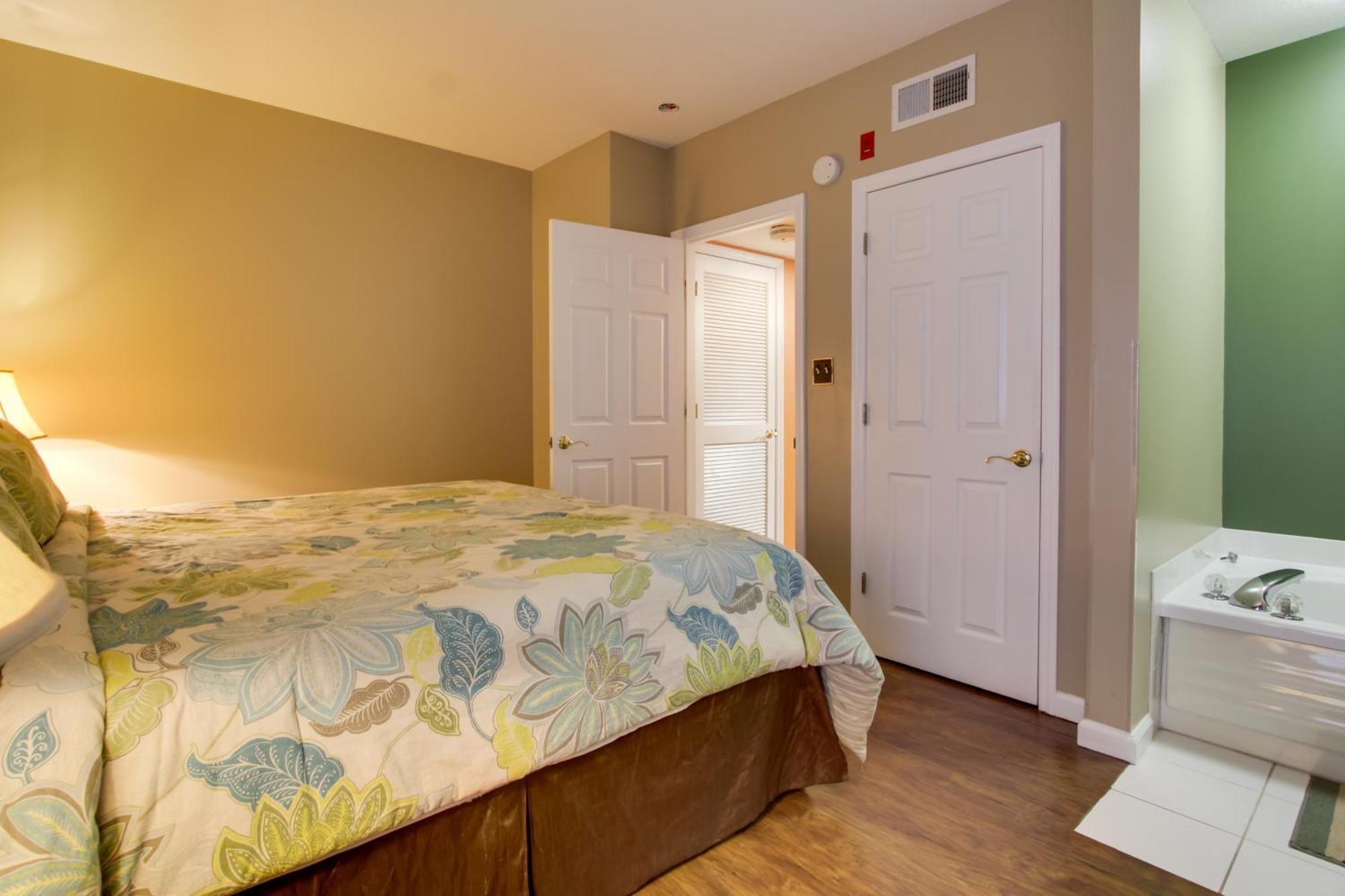 Parkway Condo About Walk To Island In Pigeon Forge! Экстерьер фото