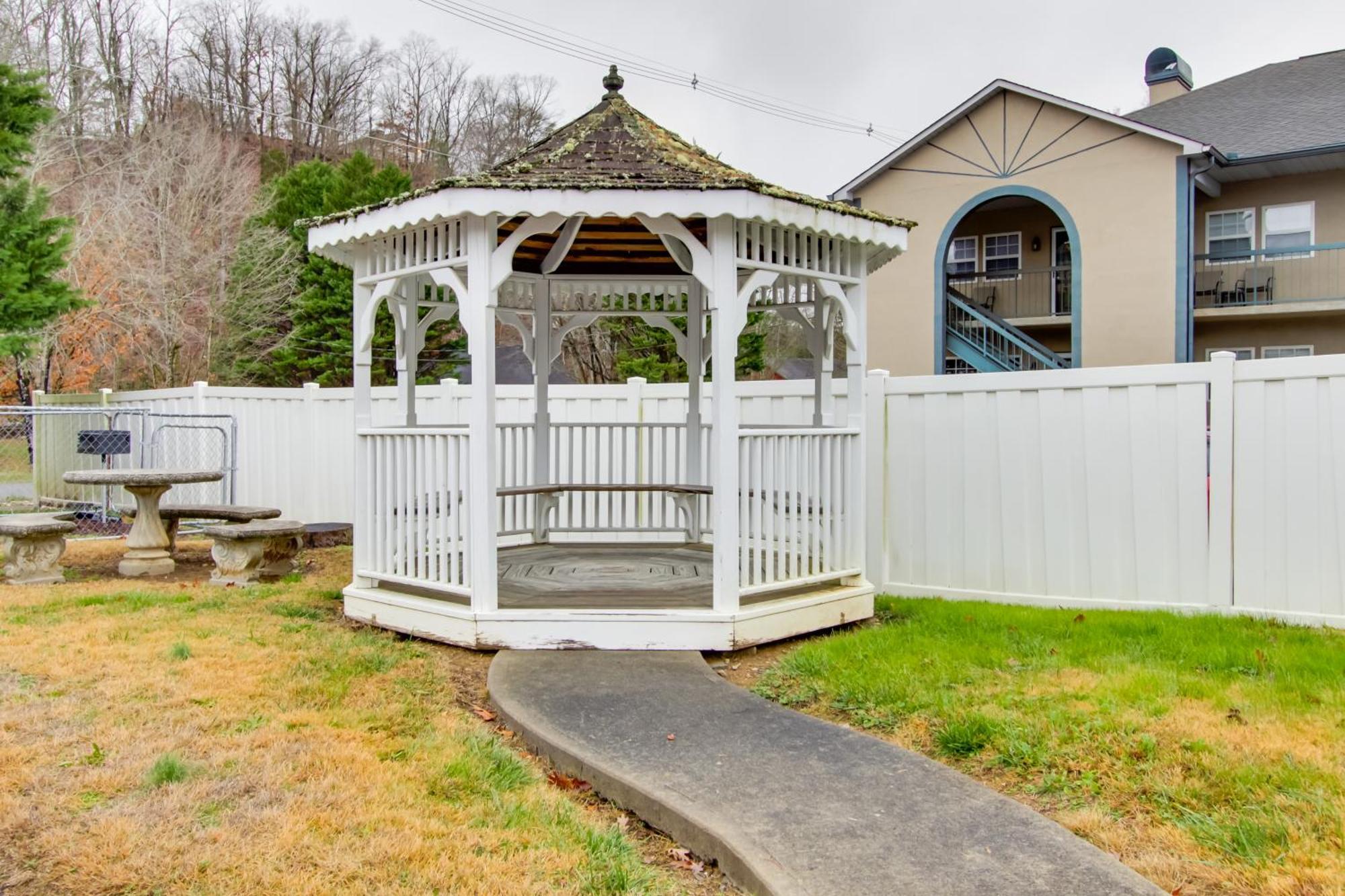 Parkway Condo About Walk To Island In Pigeon Forge! Экстерьер фото
